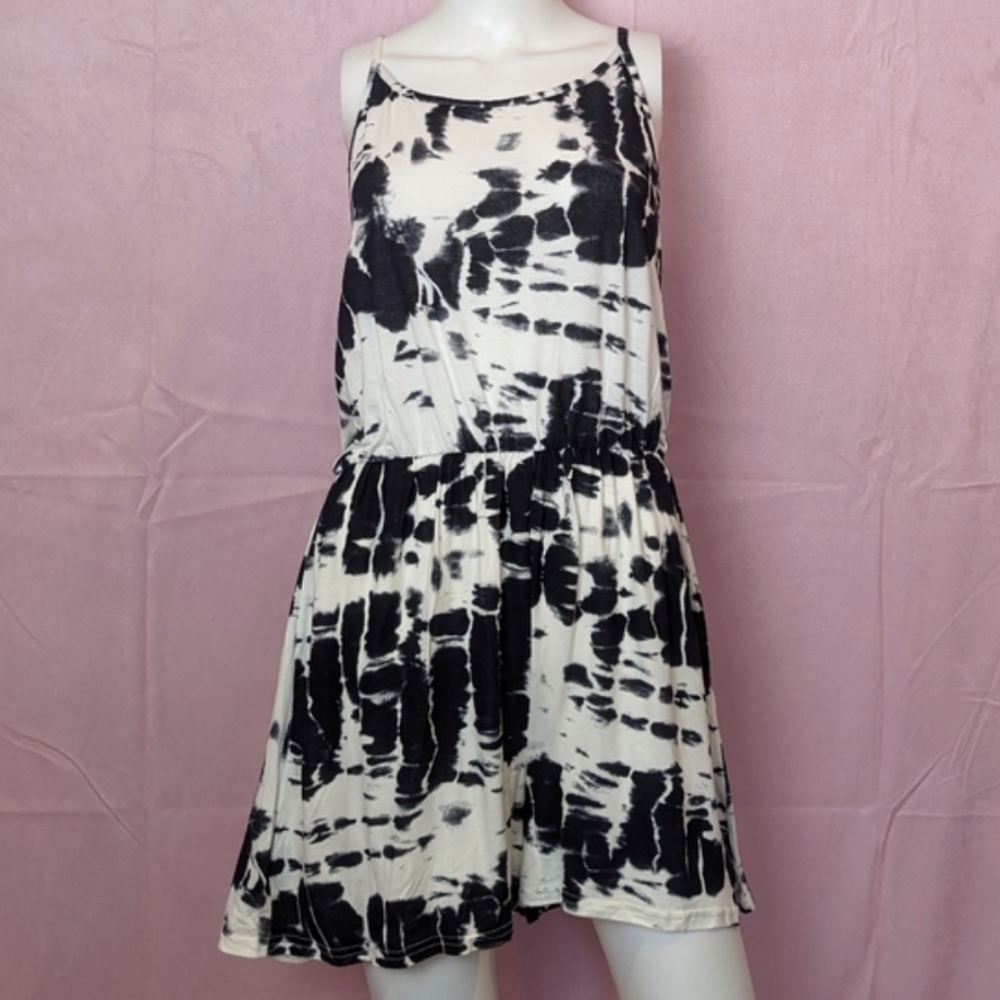 Boohoo Sleeveless Navy and White Tie Dye Romper size 12